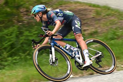 'I was hanging over the barrier' – Memories of Giro d'Italia crash take toll on Urška Žigart in opening stage of Tour de Suisse Women