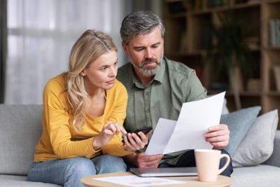 The 30-Minute Quarterly Money Meeting: 8 Questions Couples Should Ask Before Small Costs Become Big Ones