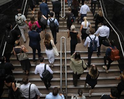 Australian net overseas migration falls to lowest level since 2022 – but the Coalition says that’s still too high