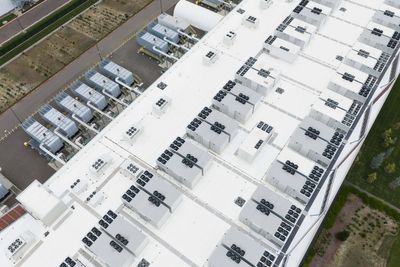 Federal regulators back Trump's plan to speed power to energy-hungry AI data centers