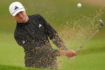 Shinnecock Hills bares its teeth after long fog delay at US Open