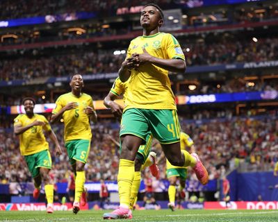 Broos hits out at stadium and ‘tall’ Czechia after South Africa rescue point