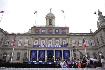 NYC officials roasted for embarrassing error with Knicks banners during victory parade