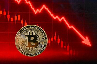 Crypto Market Tumbles As $180M In Positions Liquidated Within An Hour