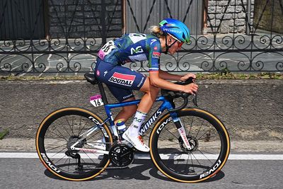 Urška Žigart in hospital with fractured jaw following crash on uneven road surface at Tour de Suisse