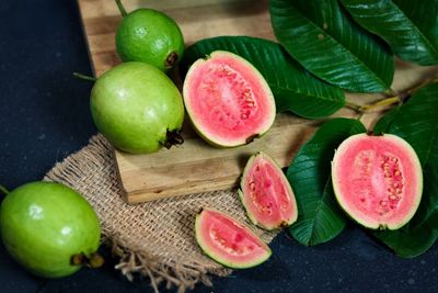 BMJ Study Finds Guava Juice Significantly Boosted Hemoglobin Levels in Women with Anemia, Highlighting Key Vitamin C Benefits
