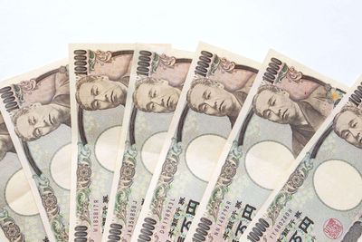 Yen nears weakest in 40 years as BOJ hike fails to stem rout