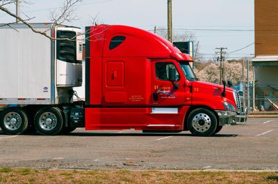 How to Choose the Best Truck Driving School for Your Career