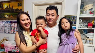 Thousands show support after pram crash tragedy