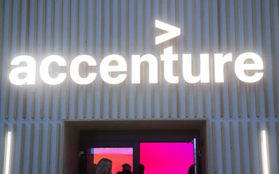 Accenture signals caution, but analysts see long-term IT opportunity