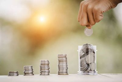 Sunil Singhania-backed Abakkus Flexi Cap Fund increases stake in HDFC Bank, RIL and 29 others in May