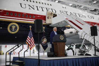 Trump brags about his color scheme for Air Force One as he unveils $400M plane from Qatar