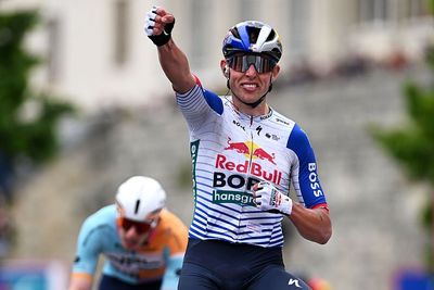 Tour of Slovenia: Laurence Pithie strikes again with searing sprint on stage 3