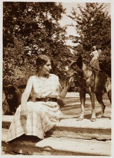 Quote of the day by Anna Freud: 'How one can live without being able to judge oneself, criticize what one has...' - founder of child psychoanalysis' thought-provoking life lessons on self-reflection, self-evaluation, mental well-being and why we overthink our actions