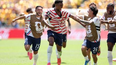 United States beat Australia to advance to World Cup knockout stages