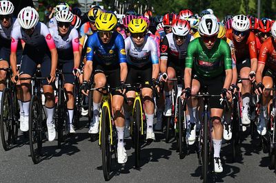 Lauren Dickson suffered a broken collarbone in stage 3 crash at the Tour de Suisse