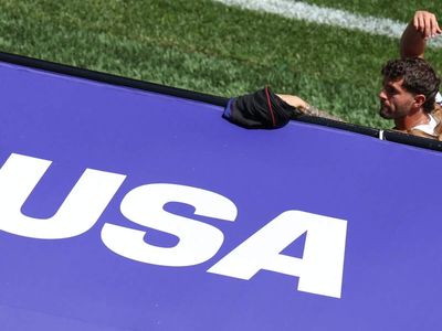 US advance to World Cup round of 32 with dominant 2-0 win over Australia