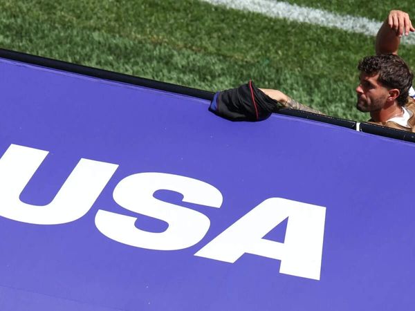 US advance to World Cup round of 32 with dominant 2-0 win over Australia