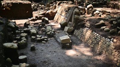 Mexican archaeologists unearth 'unprecedented' ancient ruins with Mayan features