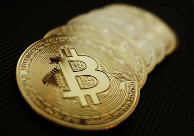 Bitcoin remains resilient at $63,600 amid steady ETF inflows and institutional buying