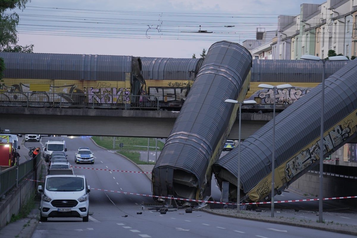 A freight trains' collision in Germany sends 2 wagons…
