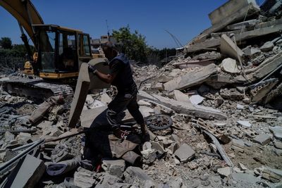 US envoy to meet with Iranian counterpart as strikes threaten ceasefire