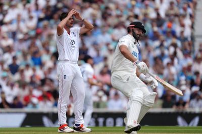 England face world-record chase as New Zealand extend lead