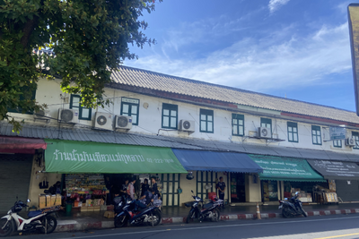 Tha Phra Chan clings to Thai herbal traditions