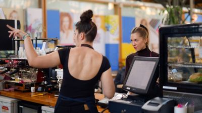 Woman Bragging About Avoiding Tipping Triggers a Massive Standoff Over the Future of Service Etiquette