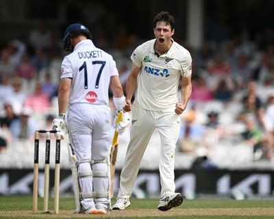 England’s Joe Root makes more history but New Zealand close in on levelling series