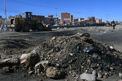 Bolivian President Paz Declares State of Emergency and Orders to Clear Blockades Amid Union Splits