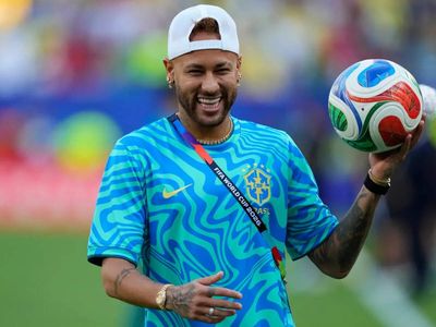 Neymar expected to return from right calf injury and play for Brazil in World Cup against Scotland