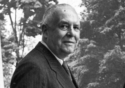Quote of the Day by Wallace Stevens: “Human nature is like water. It takes the… – Inspiring lessons on human behavior, adaptability, social influence and how the people and circumstances around us changes our life by one of the most influential American Modernist Poet known for his deep insights on imagination, reality and the human experience