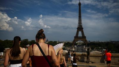 France's street music festivals go ahead despite extreme heat and alcohol ban