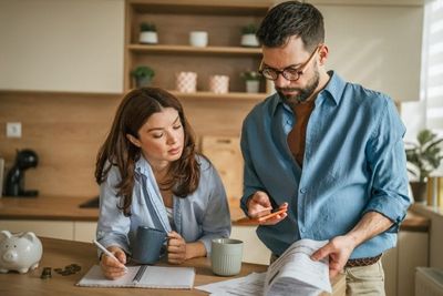 7 Shared-Debt Warning Signs Couples Should Check Before One Person’s Balance Hurts the Whole Household