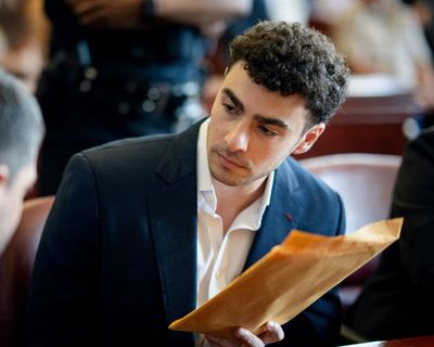 Chaos in Mangione trial leaves observers guessing on defense strategy