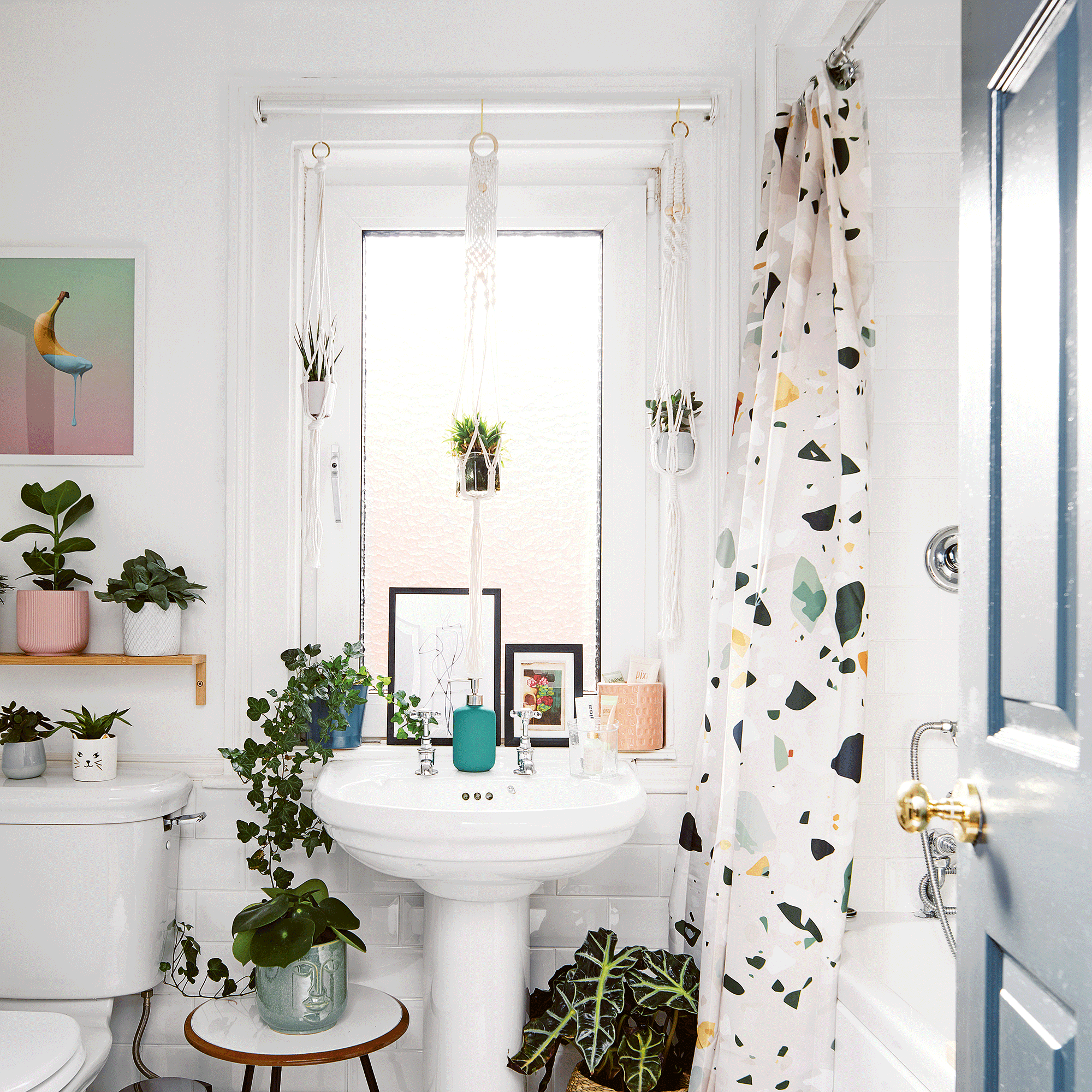 3 ways to bring colour into a bathroom without painting – easy and quick tricks to zhuzh up a space without faff