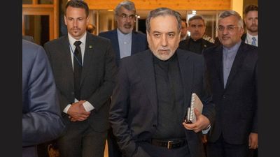US-Iran talks pause after 80 minutes over Trump's 'will hit very hard' remark