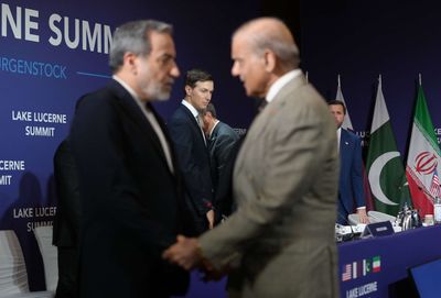 Iranian negotiators said to still be engaged in talks with US