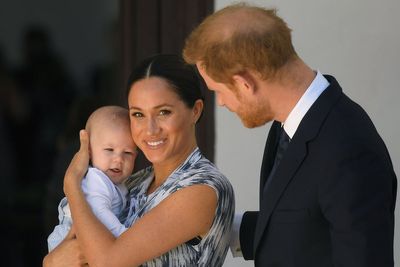 Harry beams and Archie wears England top in Meghan’s Father’s Day post