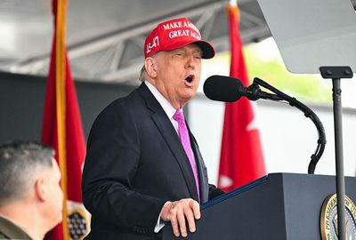 Trump threatens Iranian officials