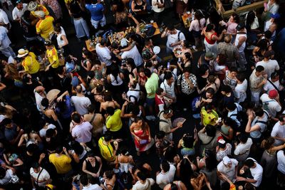 European festival goers banned from drinking alcohol amid heatwave alert