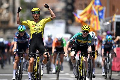Volta a Catalunya Feminas: Paula Blasi seals GC victory as Marianne Vos blasts to sprint win in Barcelona