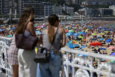 Europe sweats through new heatwave, with worse to come