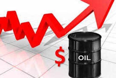 Oil rises after Iran shuts Hormuz again, Trump threatens new attacks