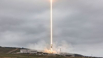 SpaceX Falcon 9 rocket launches 24 Starlink satellites into low Earth orbit from California (video)
