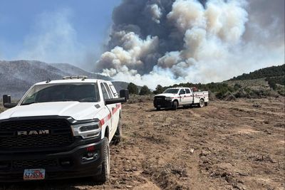 Utah wildfire forces evacuation of small town as extreme heat roasts US west