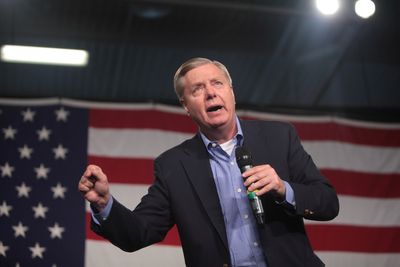 Lindsey Graham Reveals Trump's Plan to 'Obliterate' Iran and Seize World's Key Oil Route if Peace Talks Fail