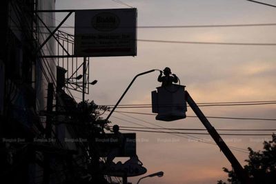 Households unfairly bear cost of street lighting, says minister