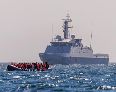 UK and France rewrite ‘one in one out’ treaty to stop removed migrants returning